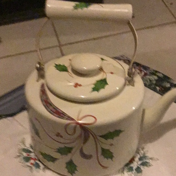 Lenox Holiday Nouveau teakettle